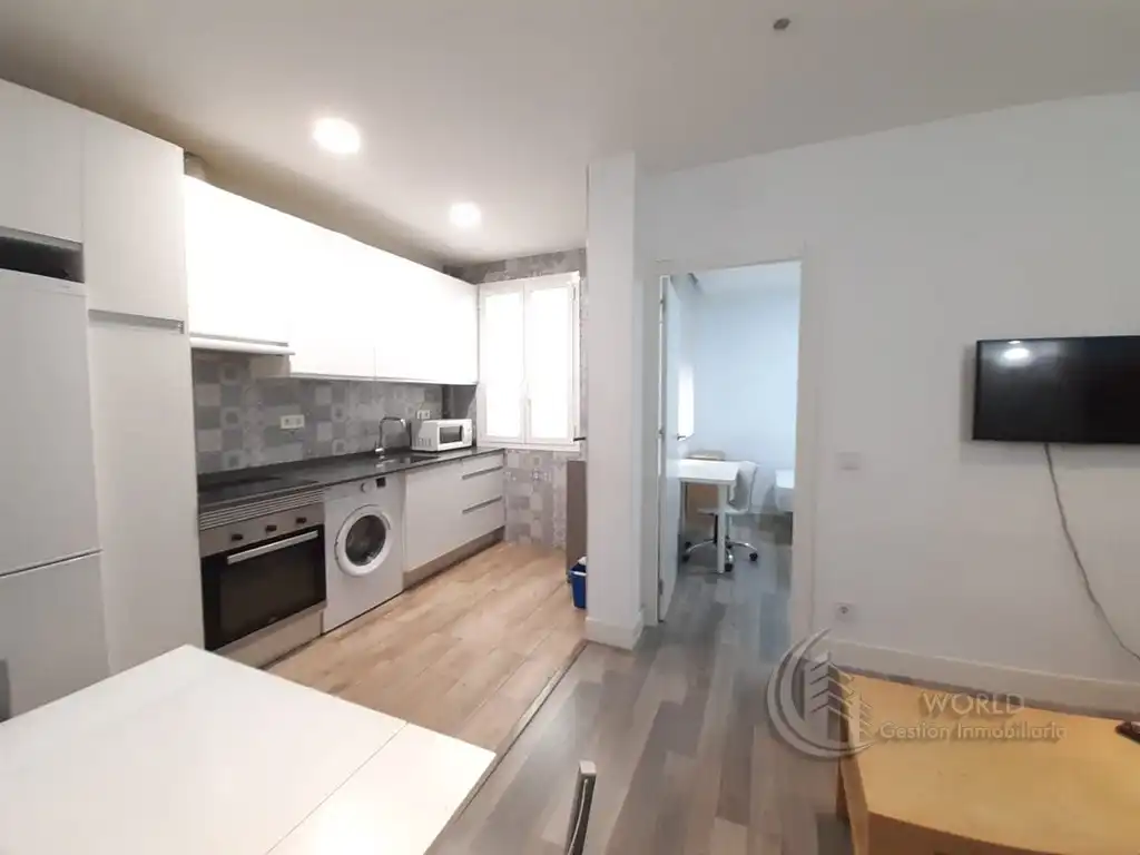 Cocina de Piso de alquiler en Madrid con Calefacción, Amueblado y Horno