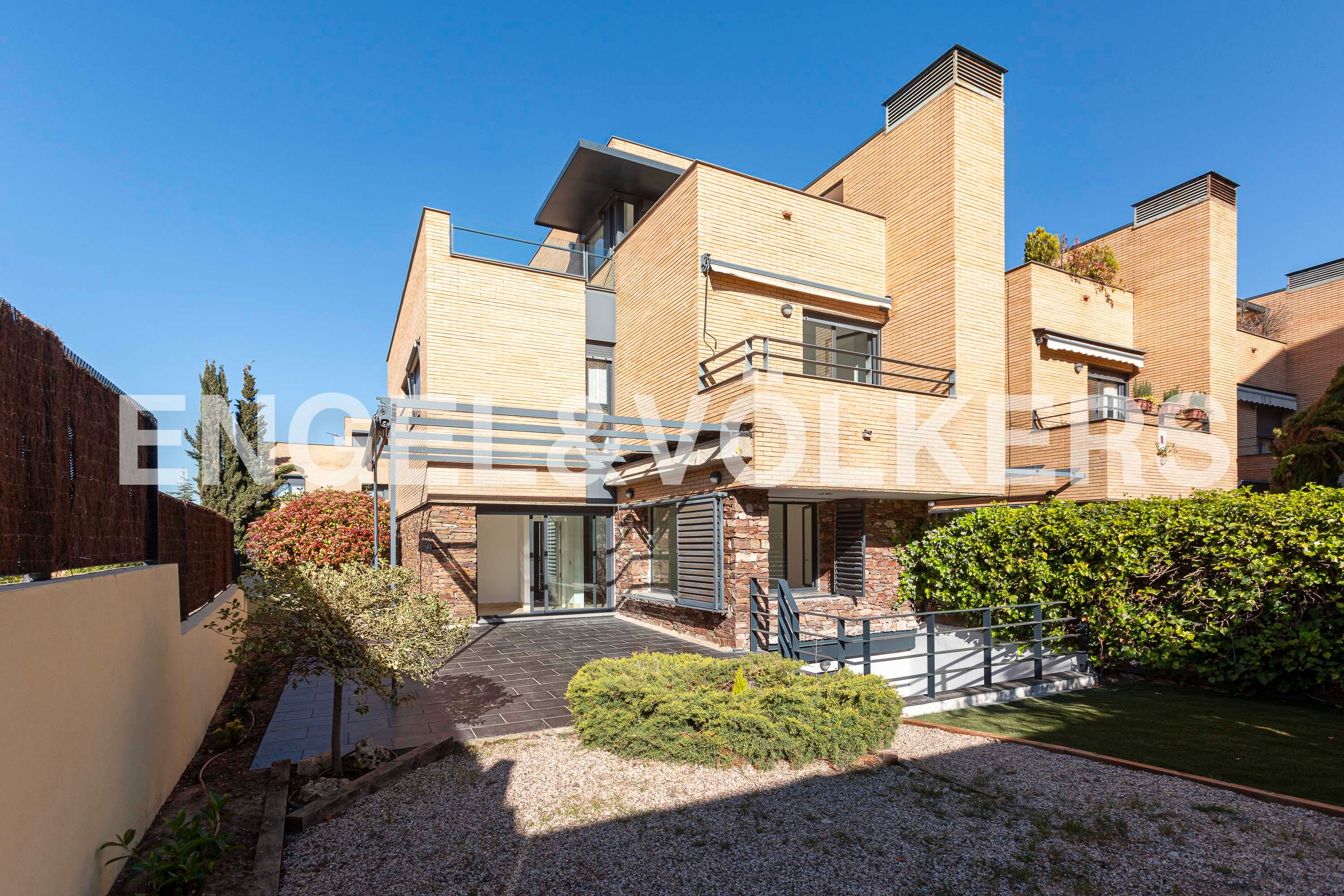 Exterior view of House or chalet to rent in Las Rozas de Madrid  with Air Conditioner, Heating and Private garden