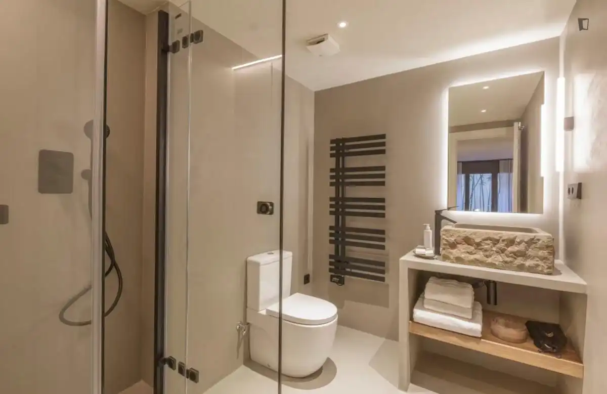 Badezimmer von Wohnungen zur Miete in Barcelona mit Klimaanlage, Möbliert und Ofen