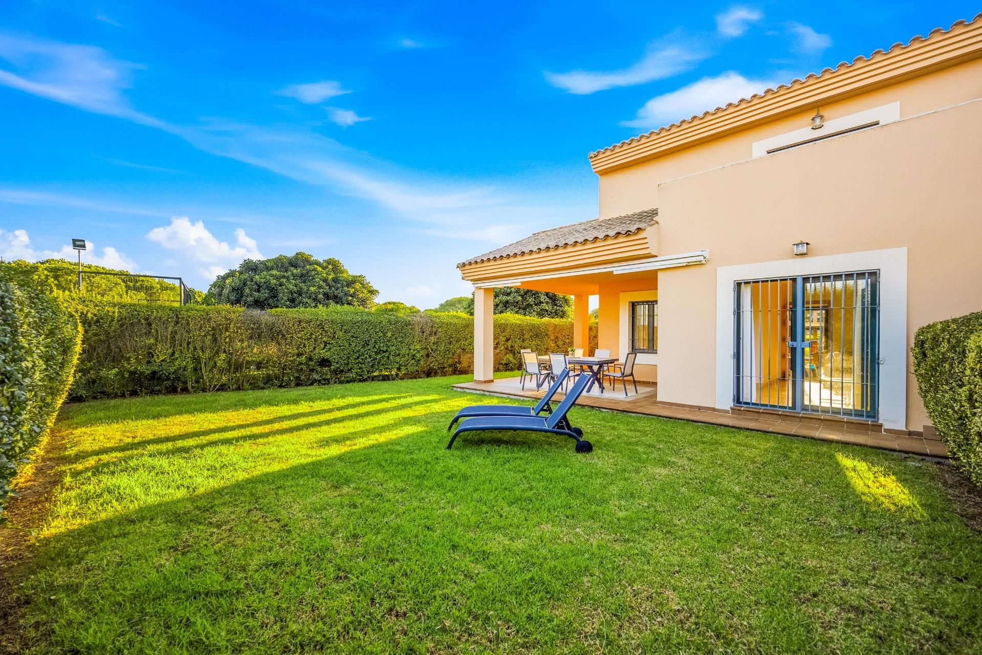 Jardí de Casa adosada en venda en Chiclana de la Frontera amb Aire condicionat, Calefacció i Jardí privat