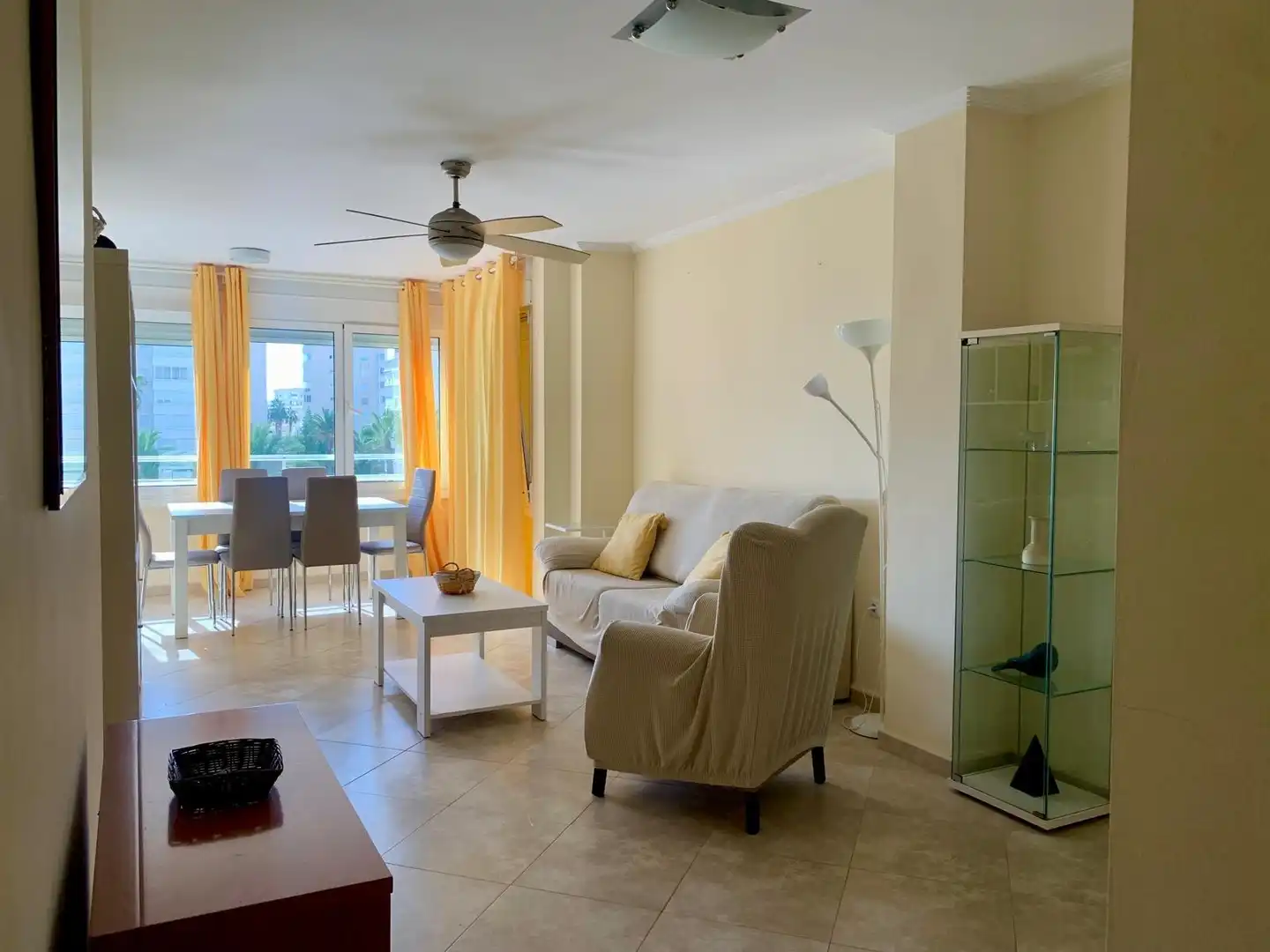 Sala de estar de Apartamento de alquiler en Alicante / Alacant con Terraza, Amueblado y Piscina comunitaria