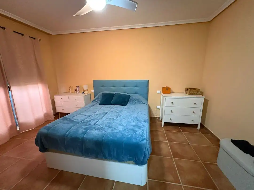 Dormitori de Casa adosada en venda en Calera y Chozas amb Aire condicionat i Calefacció