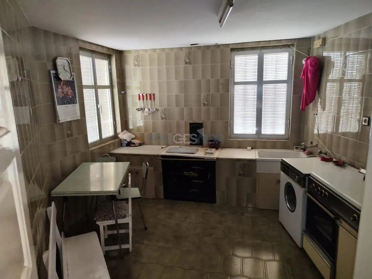 Cuina de Casa o xalet en venda en León Capital  amb Jardí privat i Traster