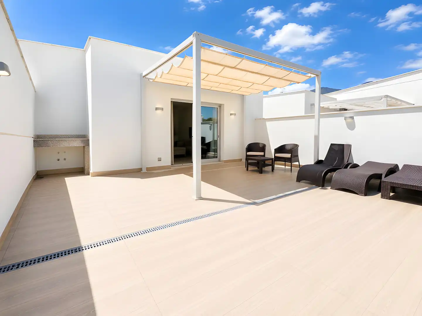 Ático con piscina en venta en San Pedro de Alcántara, imagen 2
