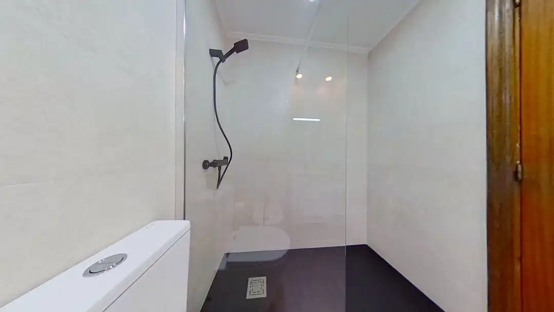Bathroom of Flat for rent in Madrid  with Heating and Swimming Pool