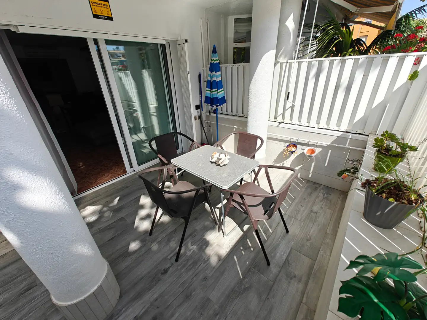 Terrasse von Einfamilien-Reihenhaus zum Verkauf in Premià de Mar mit Klimaanlage, Heizung und Gemeinschaftspool