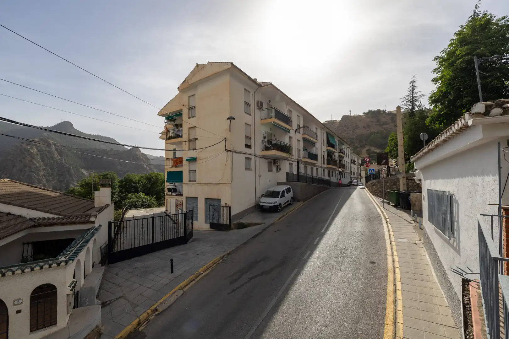 Vista exterior de Casa o xalet en venda en Güéjar Sierra amb Jardí privat i Moblat