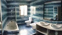 Bathroom of House or chalet for sale in Chiclana de la Frontera  with Air Conditioner and Terrace