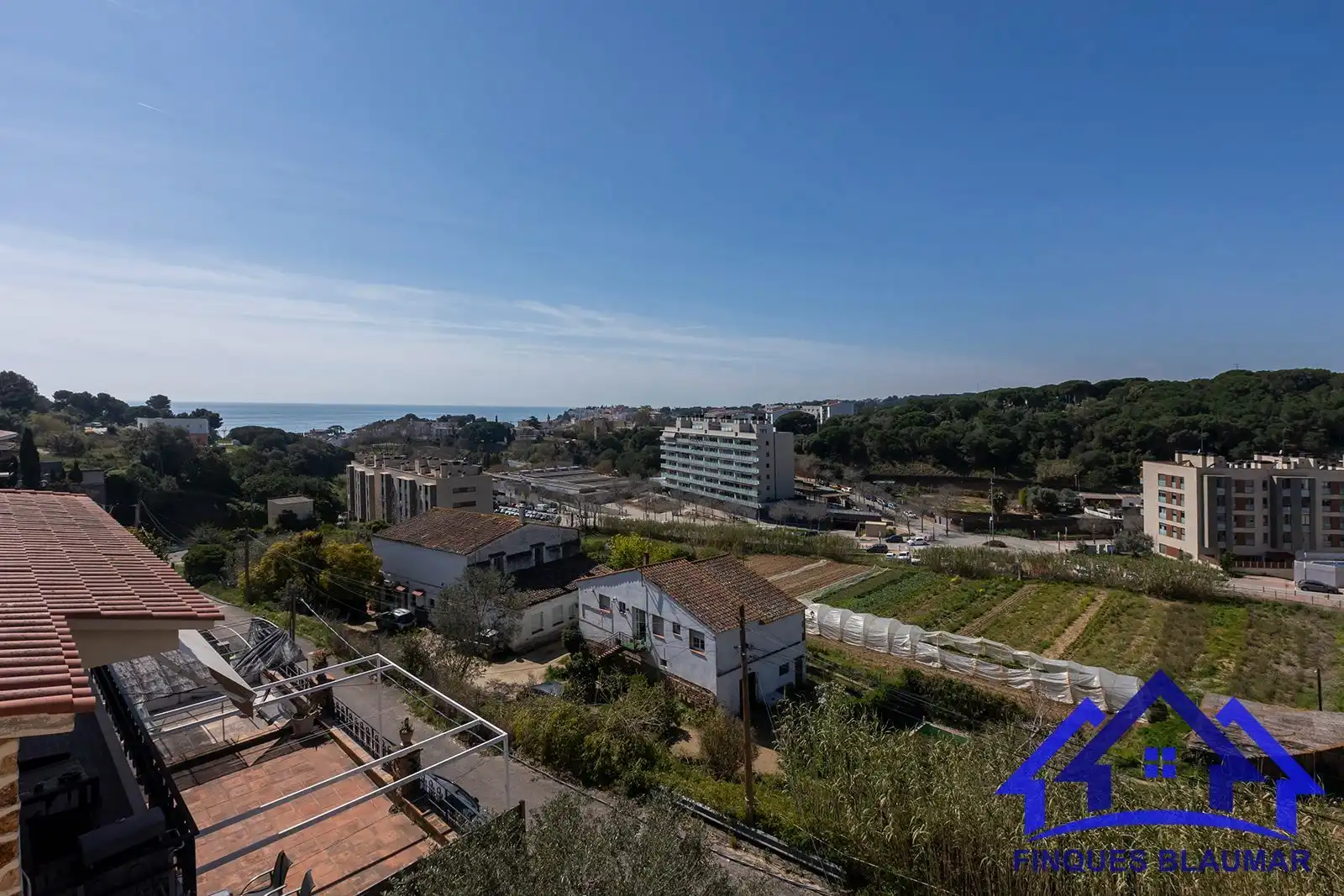 Vista exterior de Casa o xalet en venda en Arenys de Mar amb Calefacció, Jardí privat i Terrassa