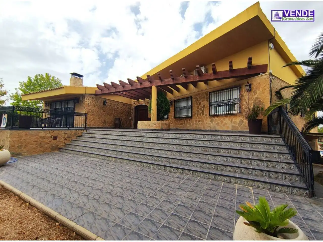 Vista exterior de Finca rústica en venta en Sax con Aire acondicionado, Jardín privado y Terraza