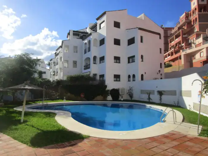 Außenansicht von Wohnung zum Verkauf in Manilva mit Klimaanlage, Terrasse und Möbliert