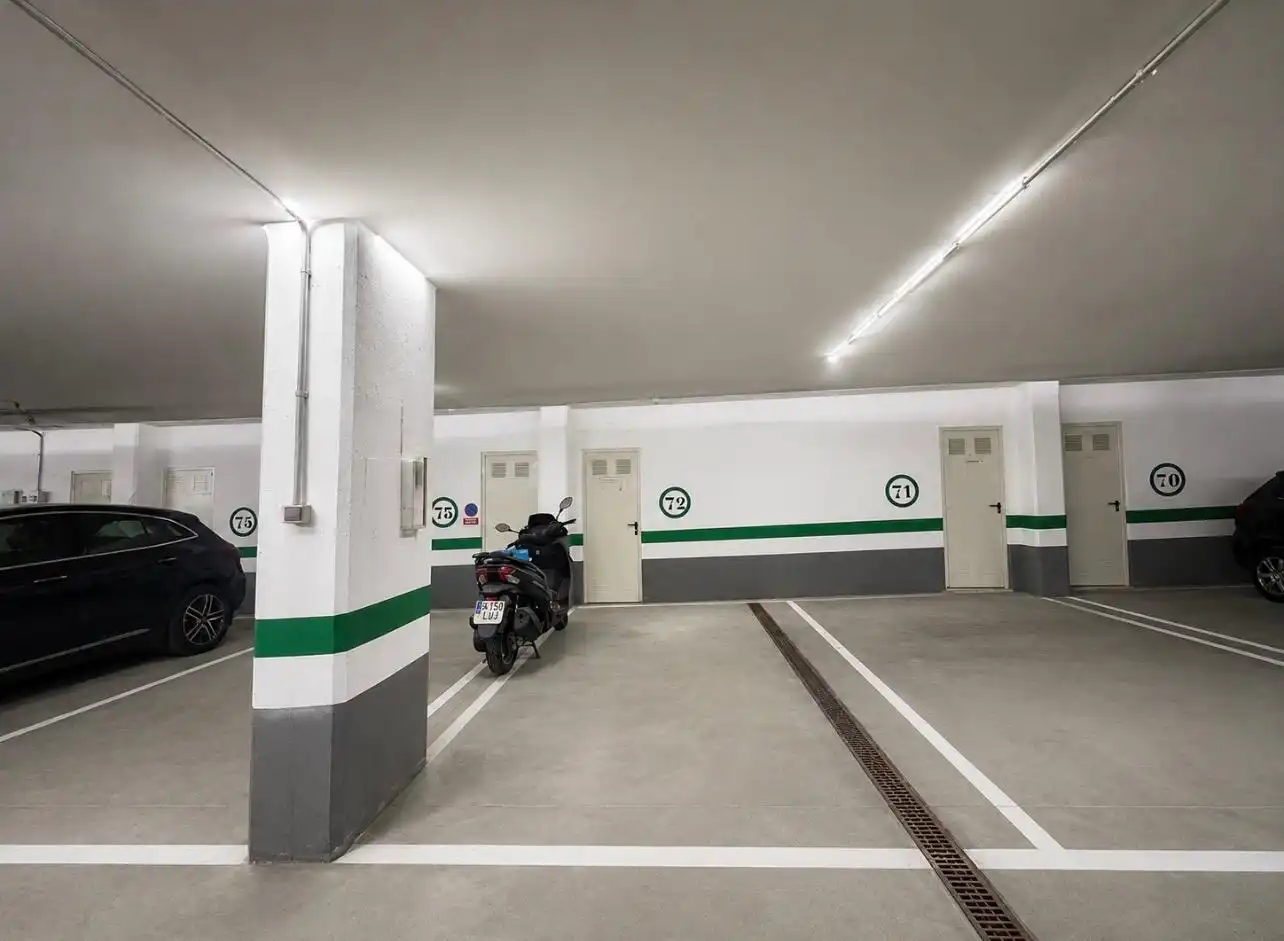 Parkplatz von Garage zum Verkauf in Mijas
