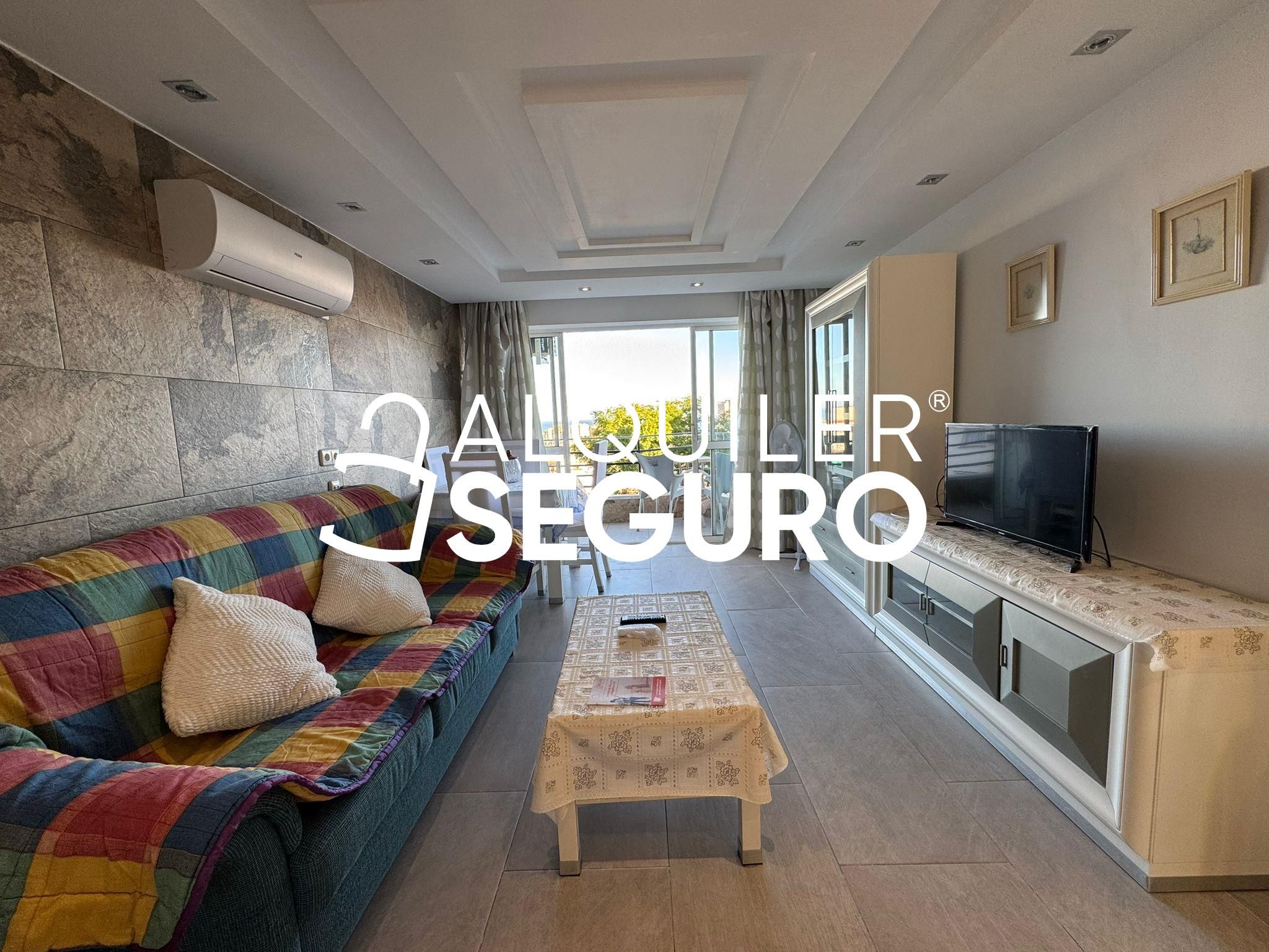 Sala d'estar de Pis de lloguer en Torremolinos amb Aire condicionat, Terrassa i Piscina