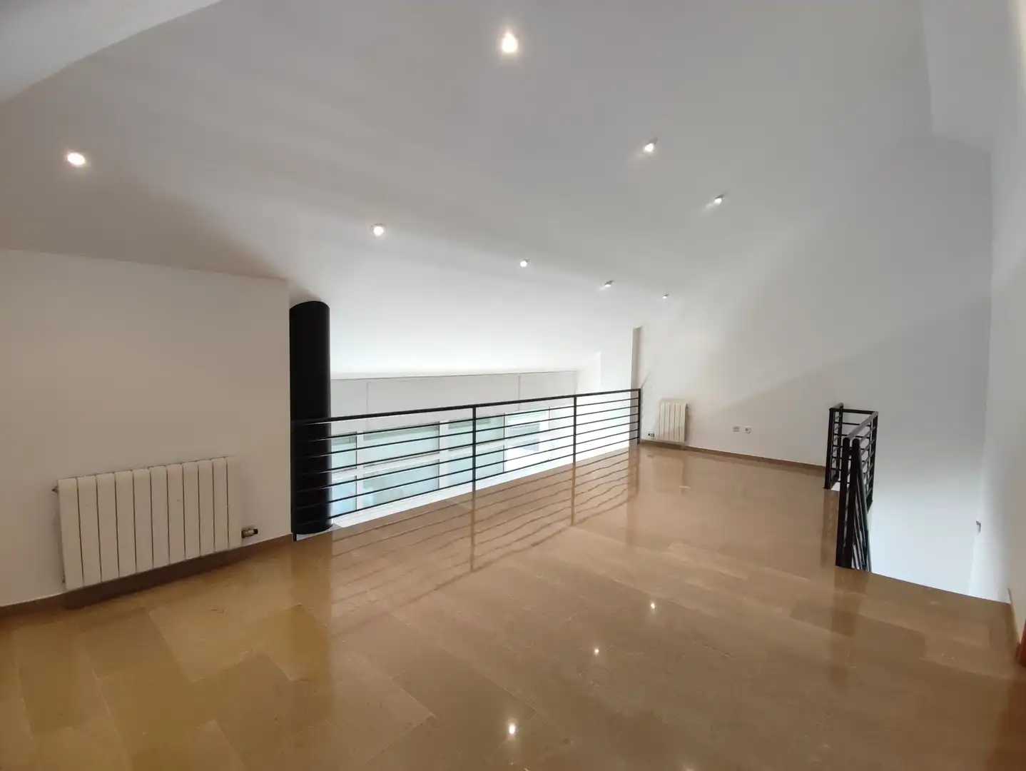 Maisonette zur Miete in Girona mit Klimaanlage, Heizung und Terrasse