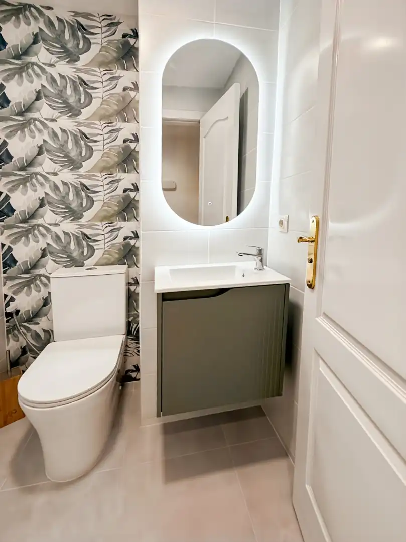 Bathroom of Flat for sale in Fuengirola  with Air Conditioner, Terrace and Furnished