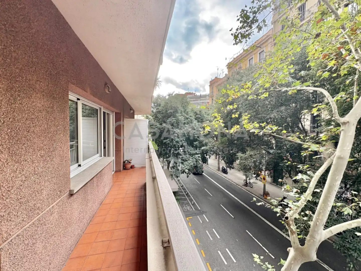 Außenansicht von Wohnungen zum Verkauf in Barcelona mit Klimaanlage, Heizung und Balkon