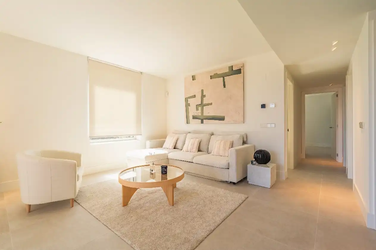Sala de estar de Apartamento en venta en Castell d'Aro, Platja d'Aro i s'Agaró con Aire acondicionado, Calefacción y Horno