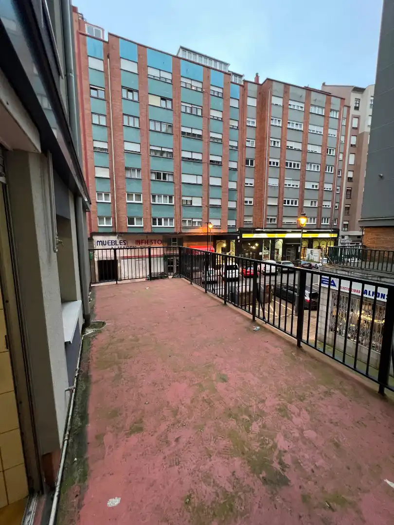 Vista exterior de Piso en venta en Avilés con Terraza y Amueblado