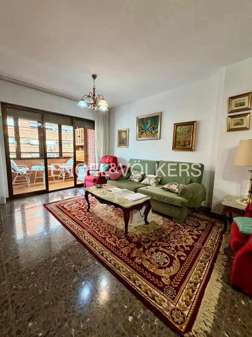 Exterior view of Flat for rent in Valencia  with Air Conditioner, Heating and Balcony