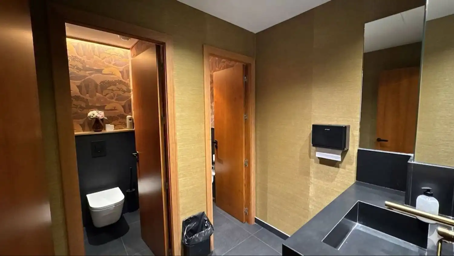 Baño de Oficina de alquiler en Madrid con Calefacción