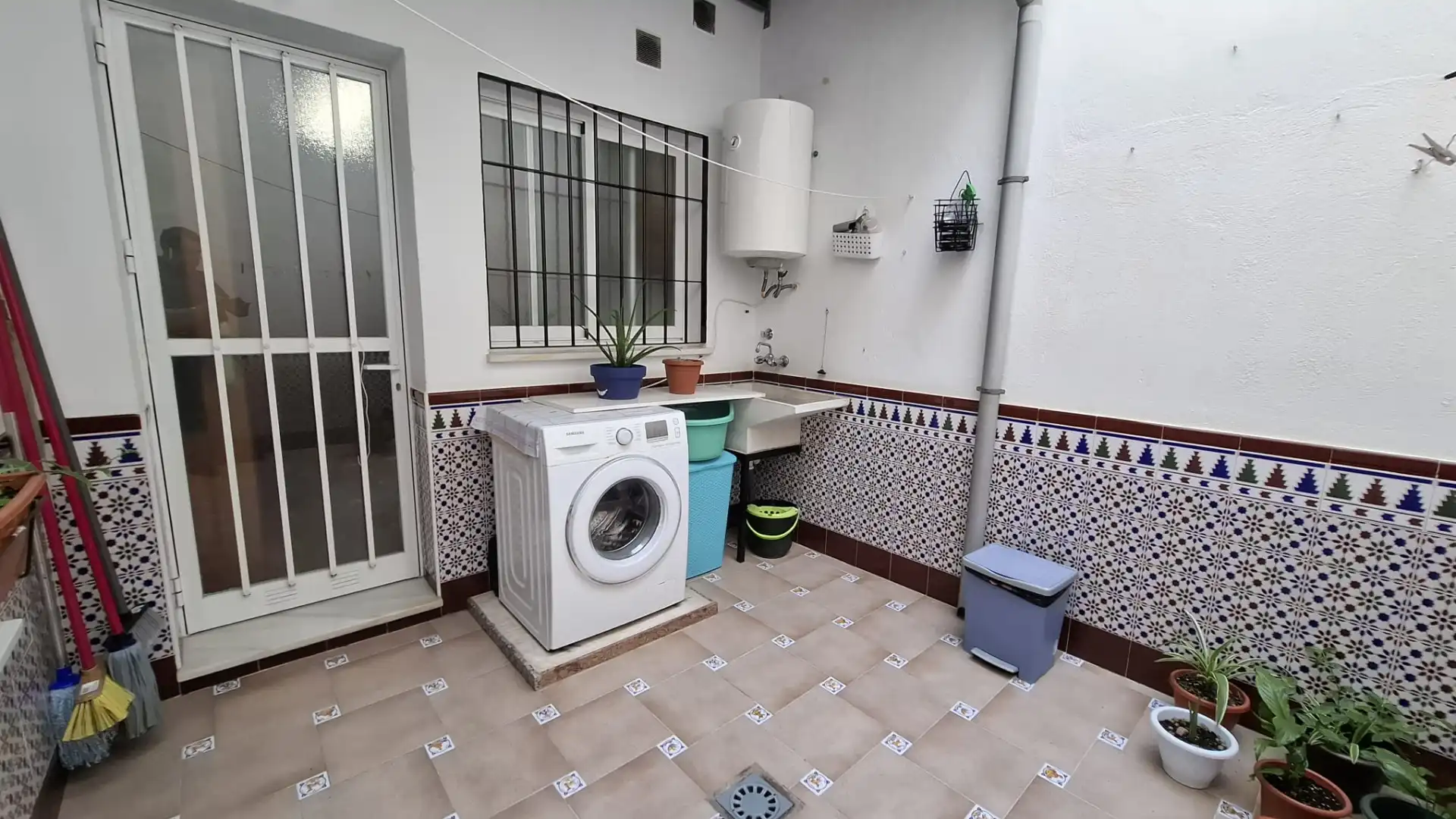Cuina de Casa o xalet en venda en Motril amb Aire condicionat, Terrassa i Traster