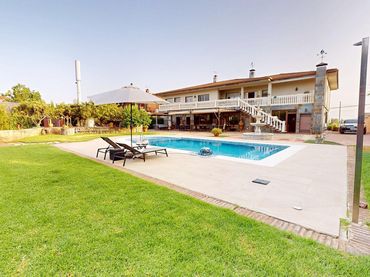 Detached house with pool for sale in Norte-Sierra