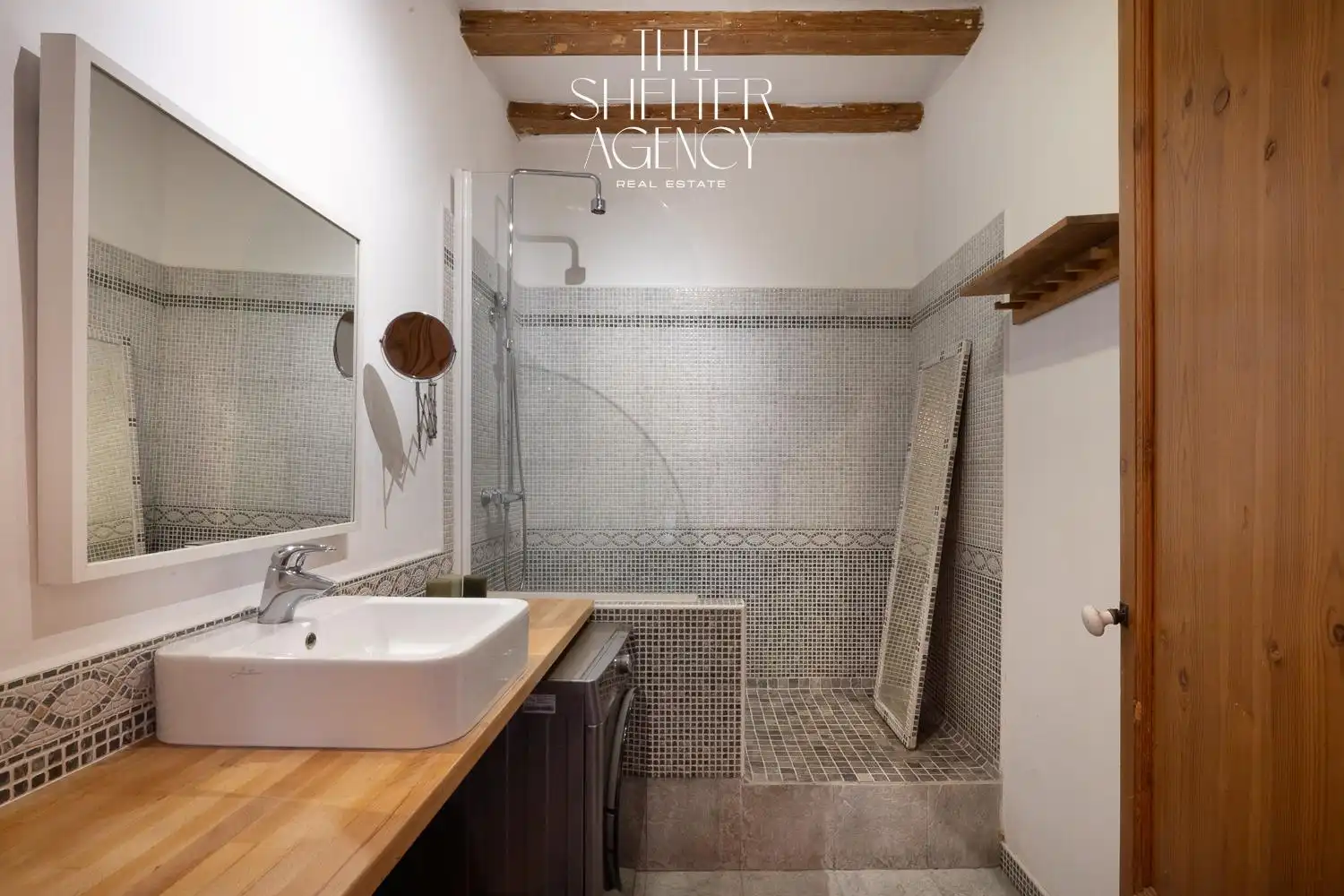 Baño de Ático en venta en Barcelona con Calefacción, Trastero y Balcón