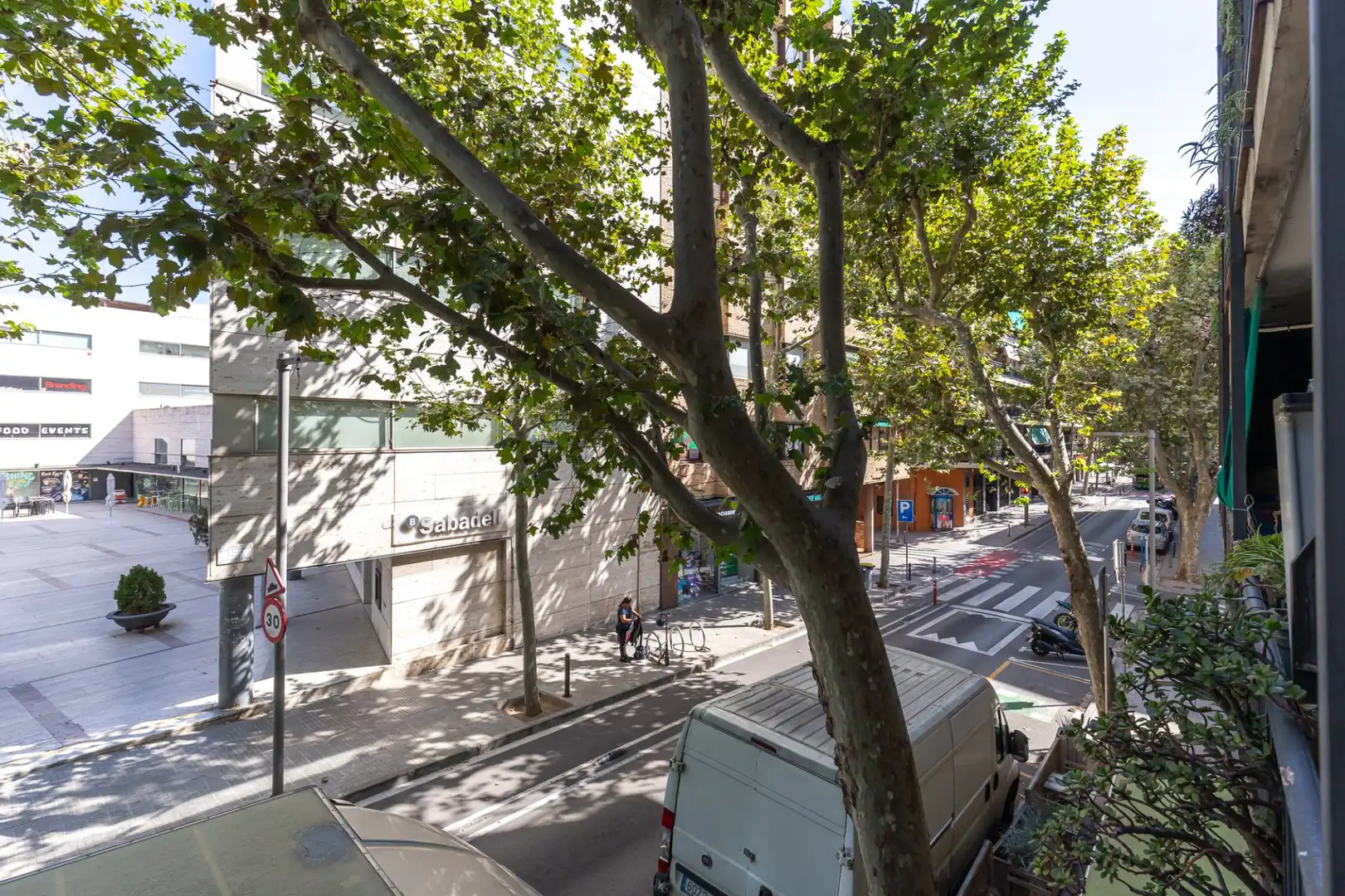Vista exterior de Piso en venta en Sant Cugat del Vallès con Calefacción, Balcón y Alarma
