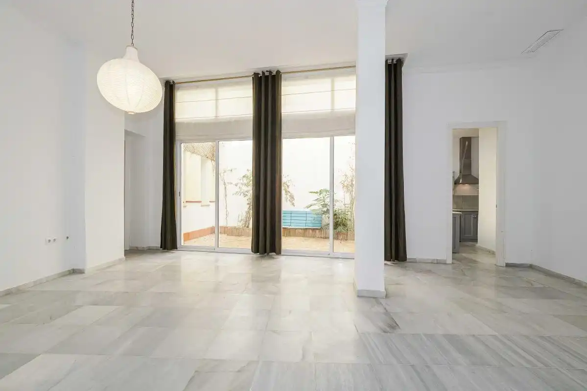 Wohnzimmer von Erdgeschoss zum Verkauf in Sevilla mit Heizung, Terrasse und Balkon