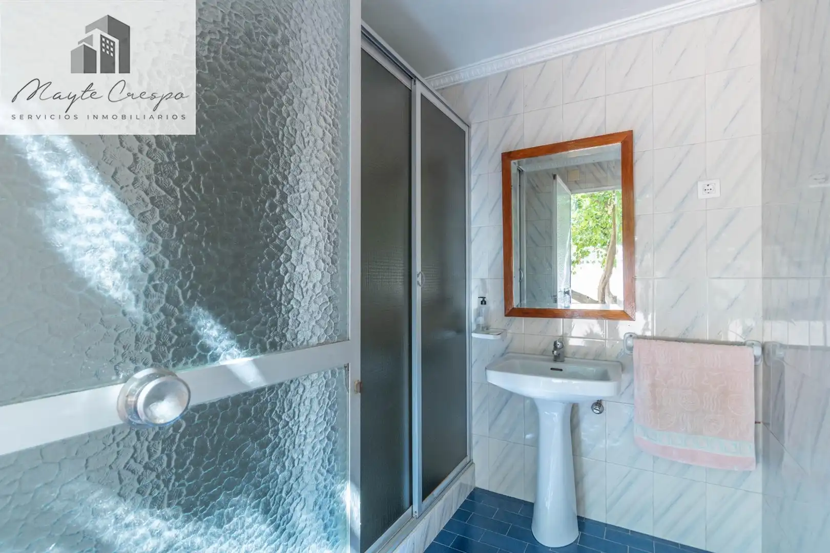 Baño de Casa adosada en venta en Jun con Terraza, Amueblado y Alarma
