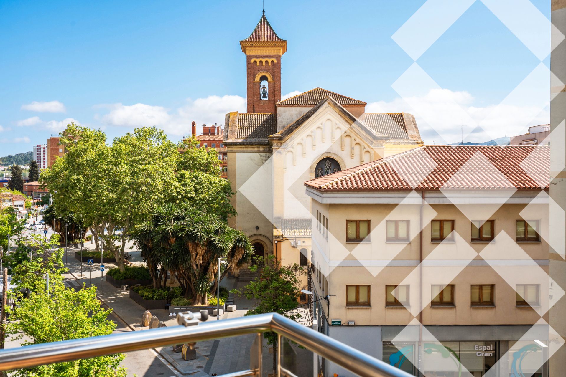 Exterior view of Flat for sale in Cerdanyola del Vallès  with Air Conditioner, Heating and Parquet flooring