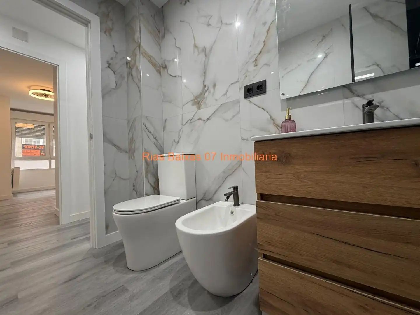 Baño de Piso en venta en Vigo  con Calefacción, Terraza y Trastero