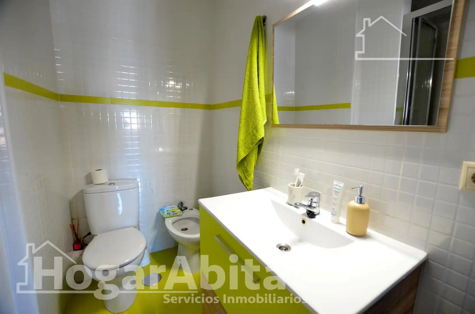Badezimmer von Wohnung zum Verkauf in Alicante / Alacant mit Klimaanlage, Heizung und Terrasse