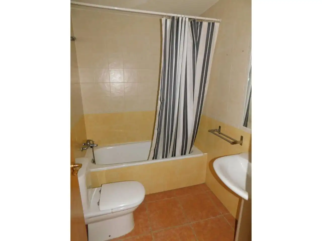 Baño de Casa o chalet en venta en Robledillo de la Jara con Calefacción, Jardín privado y Terraza