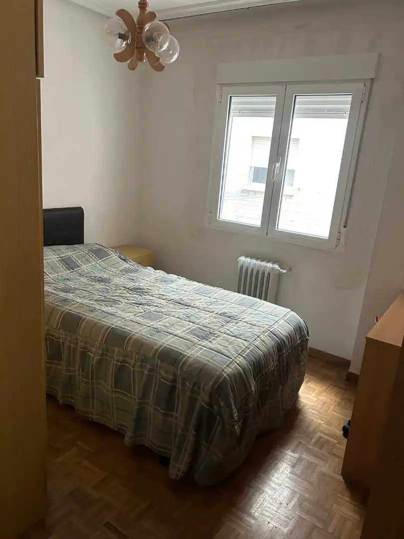 Habitación de Piso en venta en Arévalo con Calefacción, Terraza y Amueblado
