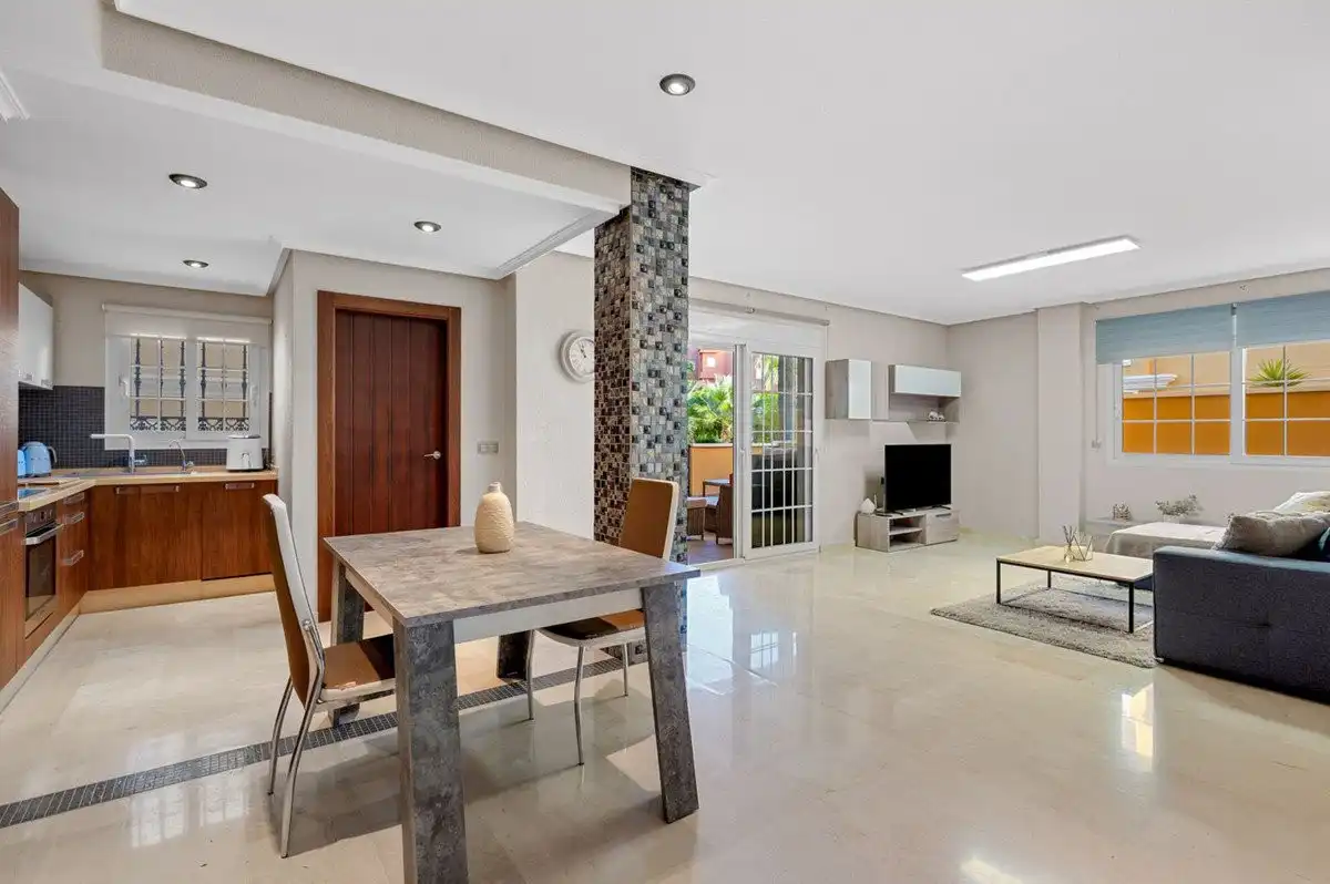 Sala d'estar de Apartament en venda en Orihuela amb Aire condicionat, Jardí privat i Terrassa