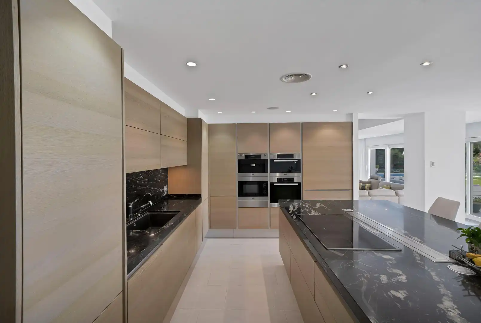 Cocina de Casa o chalet en venta en Marbella con Calefacción, Jardín privado y Terraza