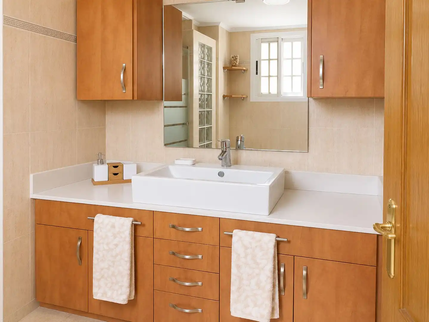 Badezimmer von Wohnung zur Miete in Castellón de la Plana / Castelló de la Plana mit Klimaanlage