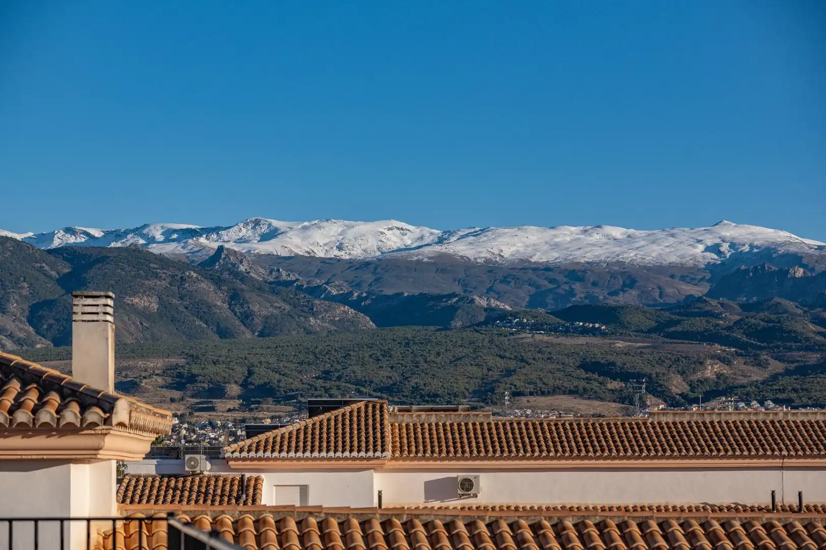 Vista exterior de Casa o xalet en venda en Las Gabias amb Aire condicionat, Calefacció i Balcó