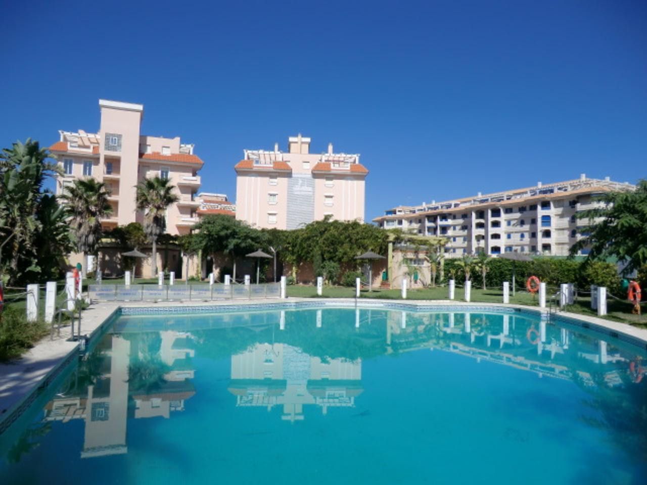 Piscina de Apartamento en venta en Manilva con Aire acondicionado, Terraza y Piscina