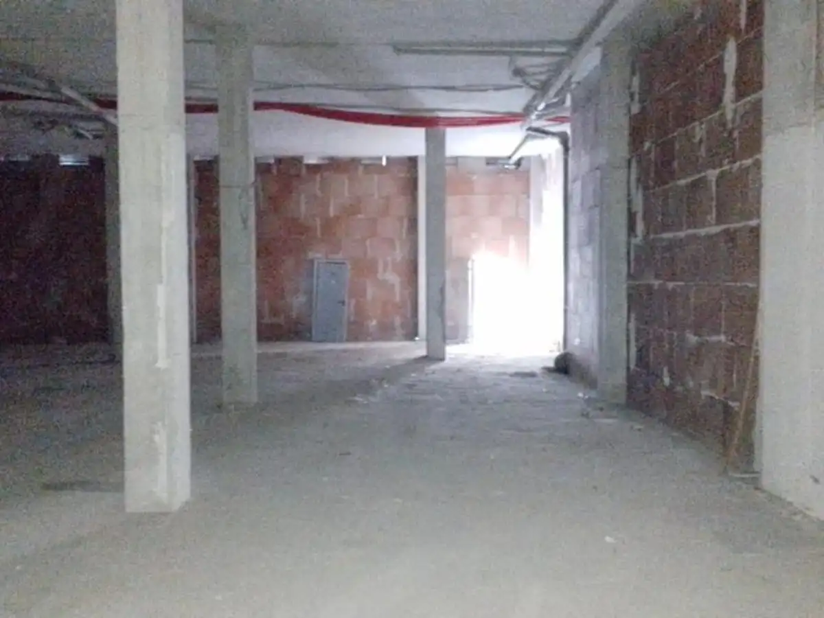 Geschaftsraum zur Miete in C/ María de Las Alas Pumariño, Roces
