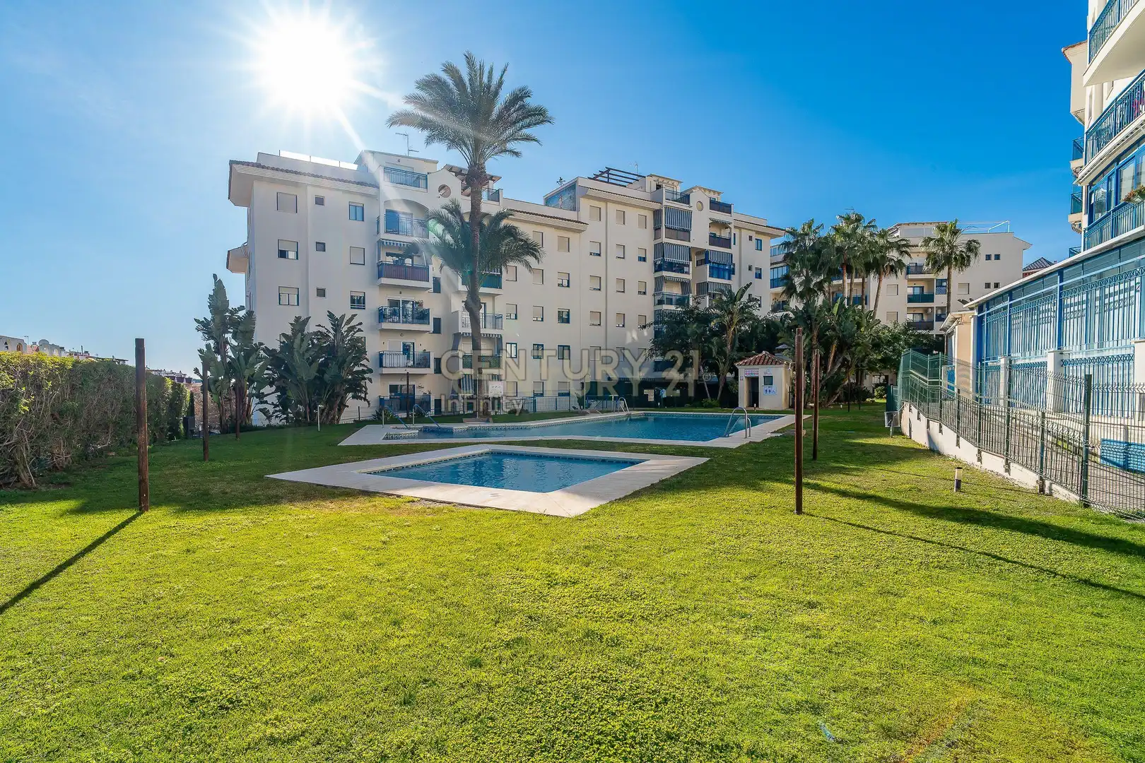 Vista exterior de Apartamento en venta en Estepona con Jardín privado, Horno y Piscina comunitaria