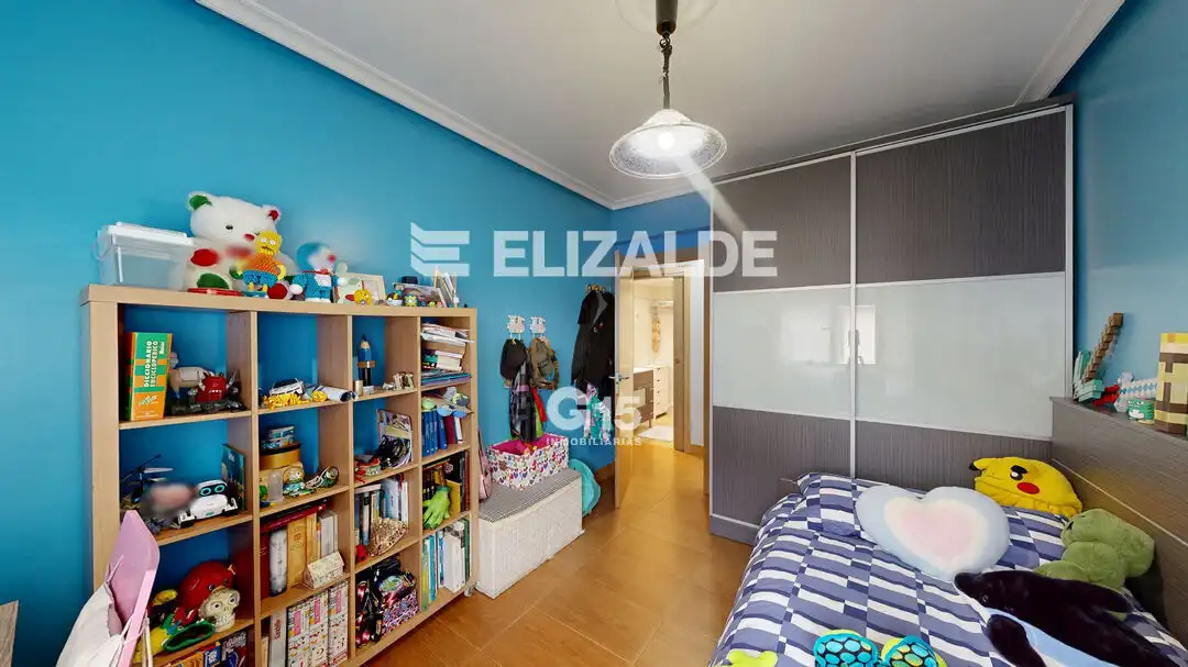 Habitación de Piso en venta en Donostia - San Sebastián  con Calefacción, Trastero y Balcón