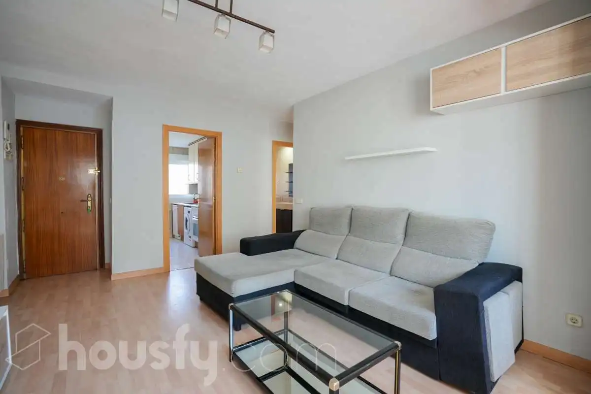 Sala d'estar de Pis en venda en Madrid amb Calefacció, Parquet i Moblat