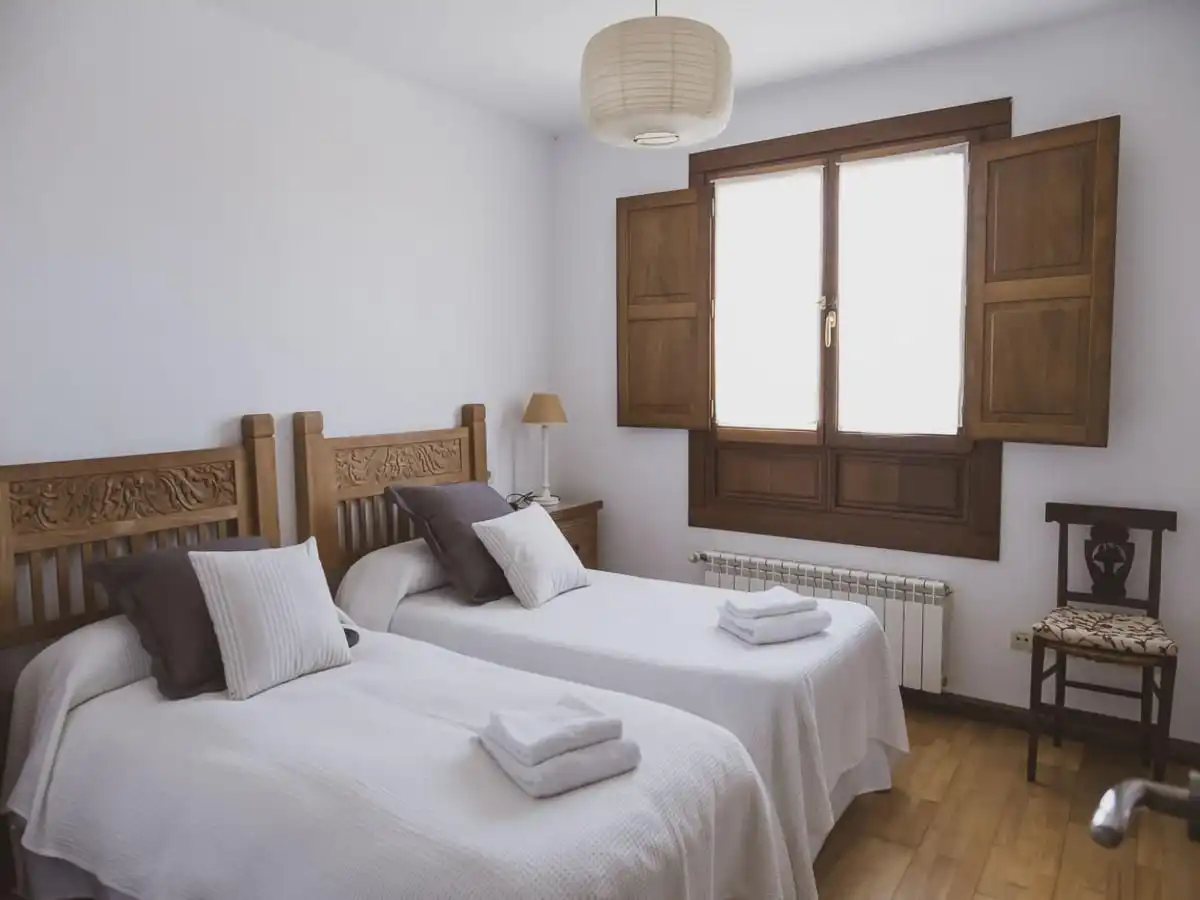 Dormitori de Casa o xalet en venda en Llanes amb Calefacció, Jardí privat i Terrassa