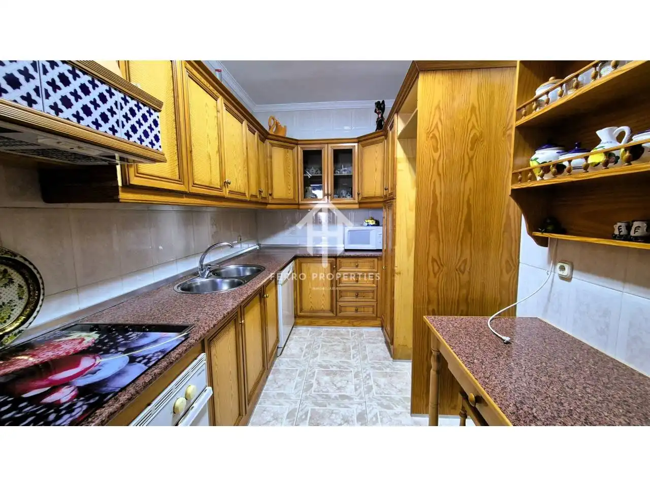 Cuina de Casa o xalet en venda en Loja amb Terrassa i Moblat