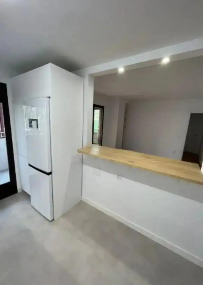 Küche von Wohnung zur Miete in Madrid mit Privatgarten, Parkett und Schwimmbad
