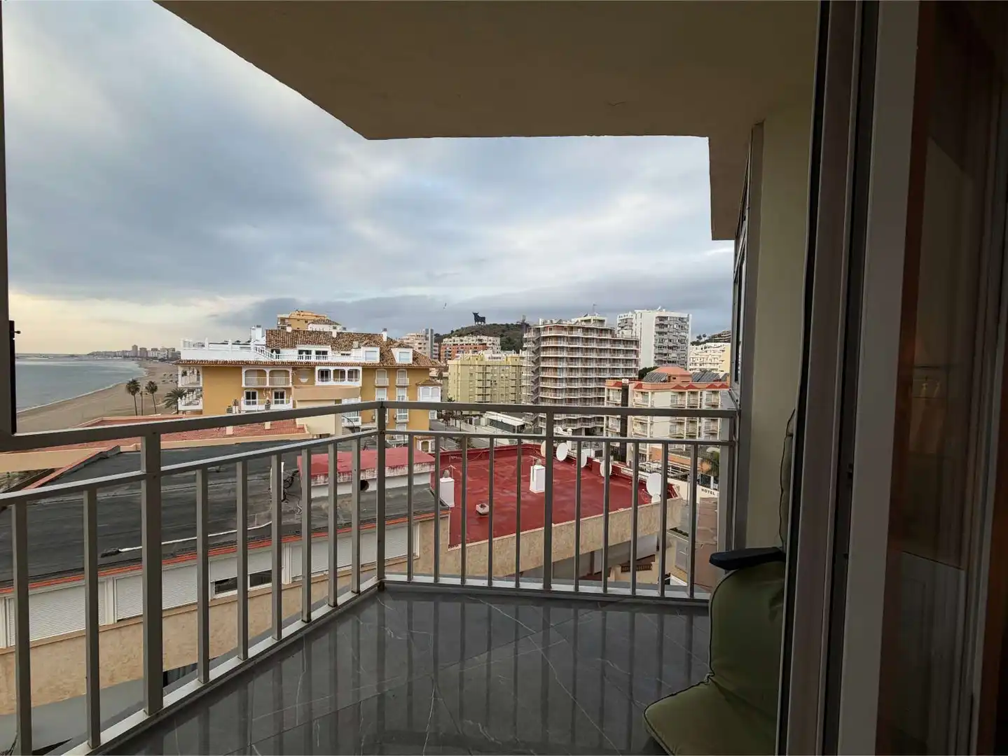 Terraza de Piso en venta en Fuengirola con Terraza, Amueblado y Piscina comunitaria