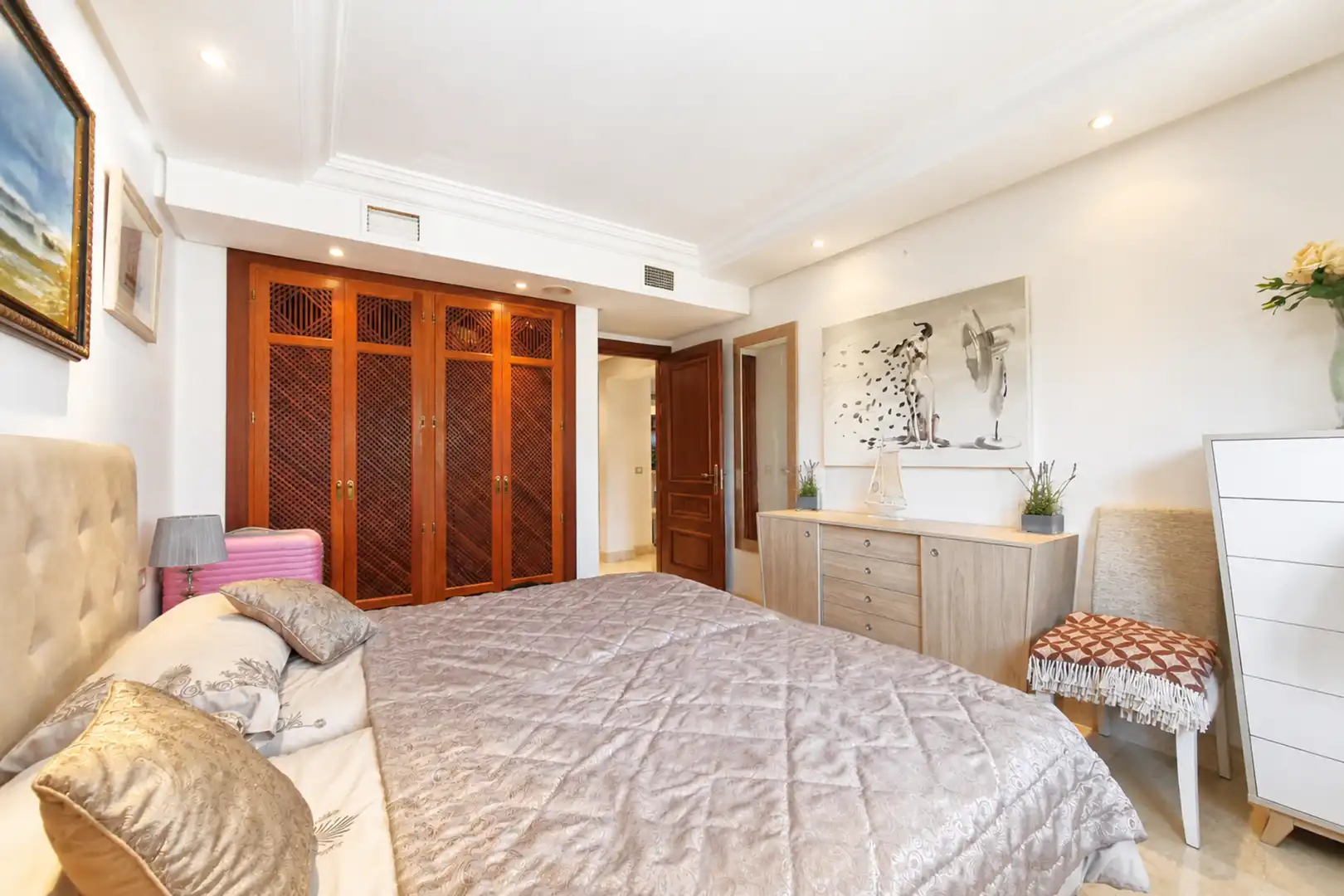 Dormitori de Apartament en venda en Estepona amb Aire condicionat, Terrassa i Moblat