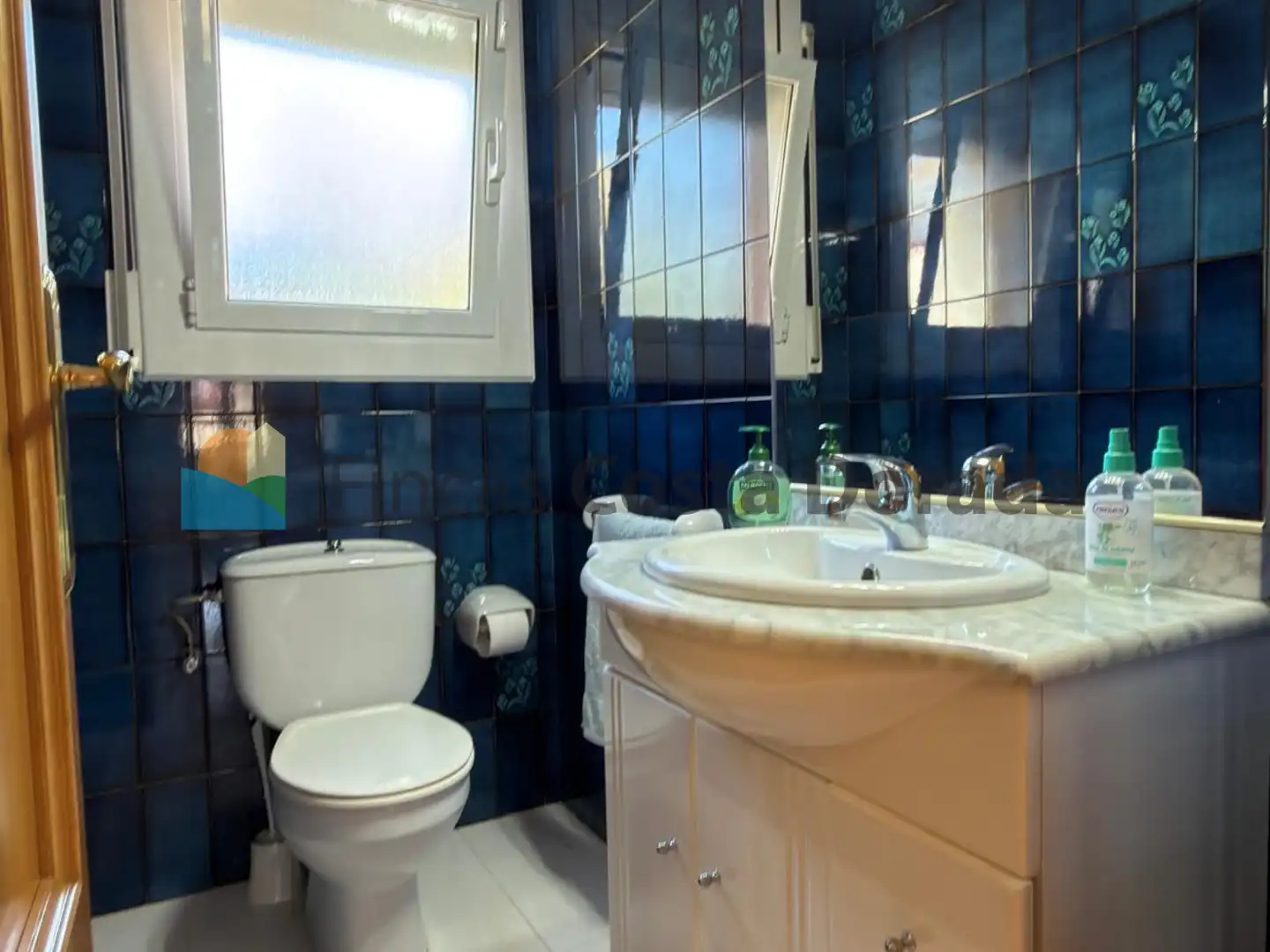 Bathroom of Houses for sale in Cubelles  with Air Conditioner, Private garden and Parquet flooring